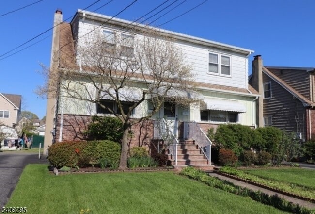 Photo - 172 Kanouse St