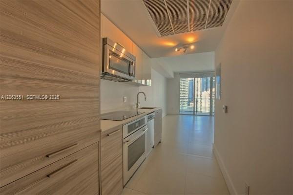 Building Photo - 1300 Brickell Bay Dr Unit 2313