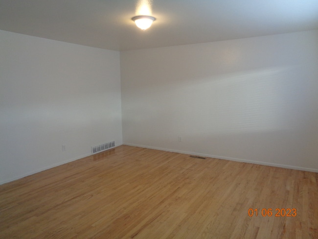 Photo - Nicely located close to Memorial Park and ...