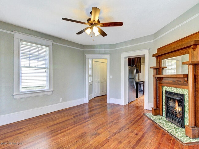 Photo - 2118 Herschel St
