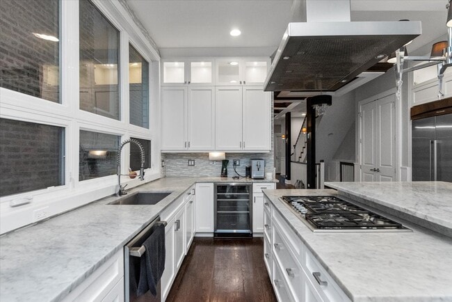 Photo - 1838 W Erie St