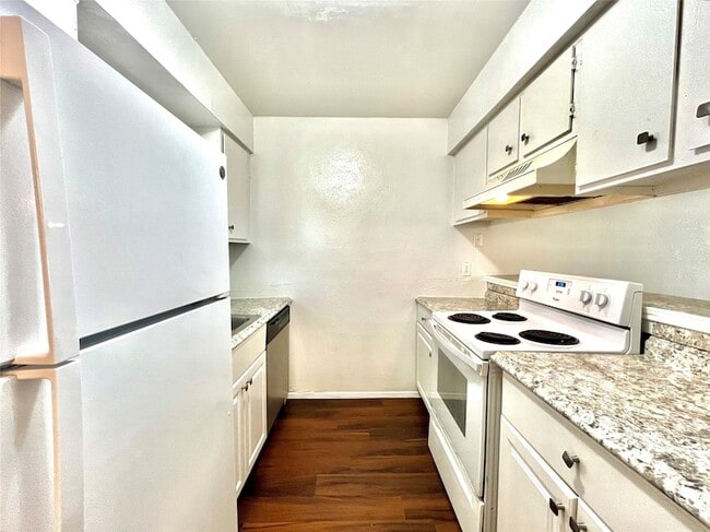 Building Photo - 410 Bryan St Unit 2 Rental