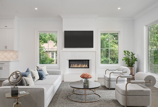 Photo - 909B Gale Ln