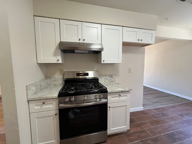 Photo - 304 Tennyson Dr