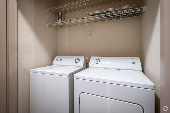 1BR, 1BA - 752SF