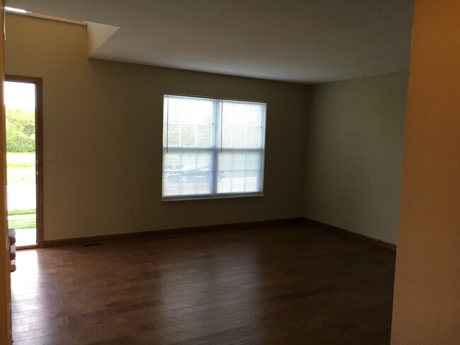 Photo - 2125 Suncrest