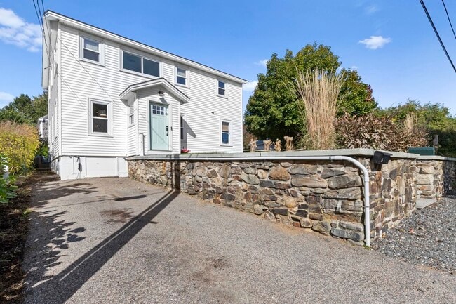 Building Photo - 16 Oceanview Ave Rental