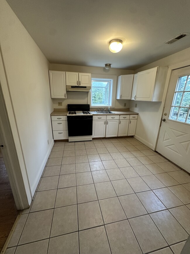 Building Photo - 212 Jackson Ave