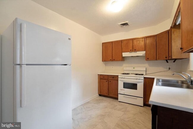 Building Photo - 8716 Fort Foote Rd Unit A