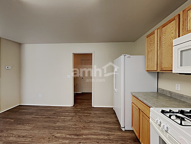 Photo - 2776 Willow Way