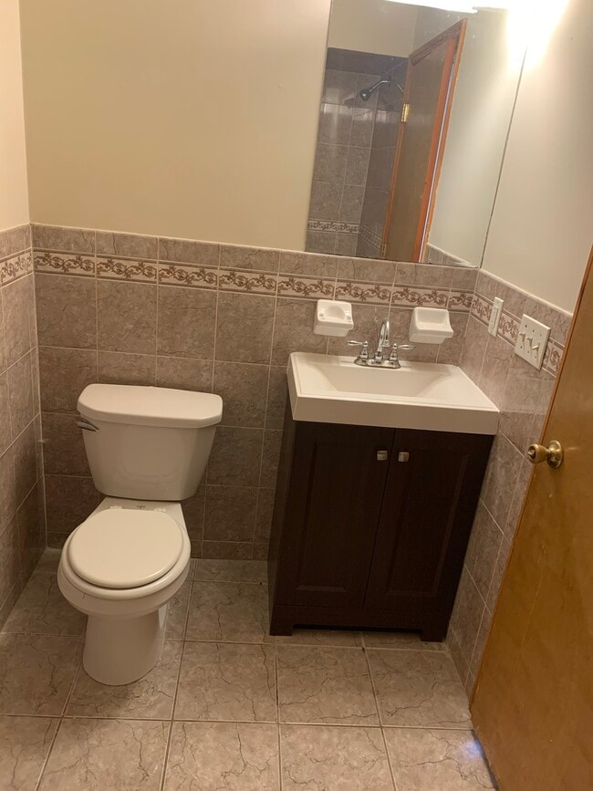 Photo - 555 Livingston St