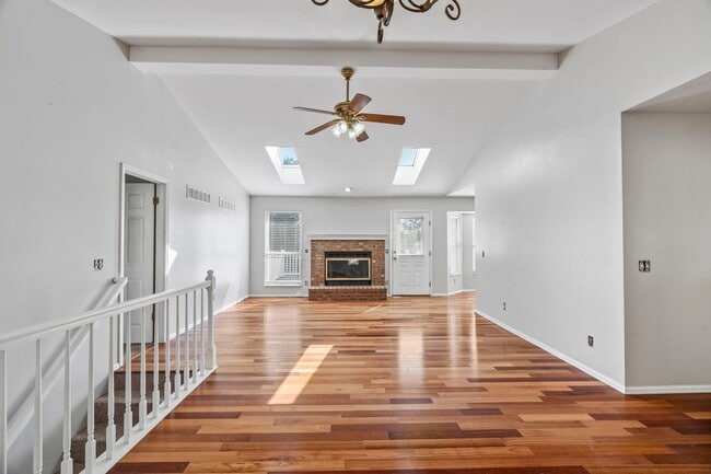 Building Photo - Beautiful 3B/2B Home in St. Charles