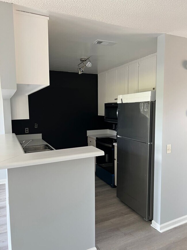 Photo - 115 W Briar Dr