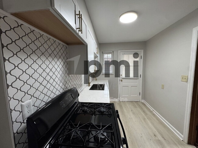 Photo - 2137 Ridgeview Rd