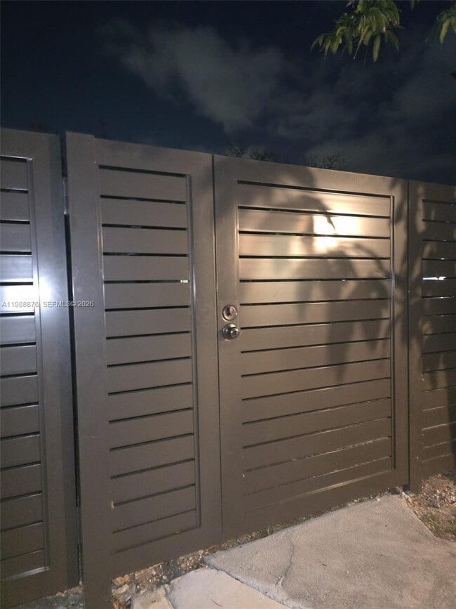 Building Photo - 8202 SW 188th Terrace Unit 1