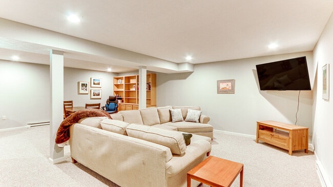 Building Photo - 443 Arrowhead Rd Unit ID1385599P