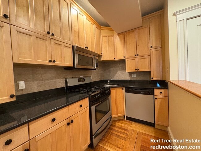 Building Photo - 191 Winthrop Rd Unit 6 Rental