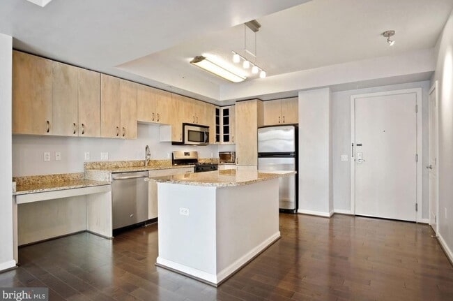 Photo - 440 L St NW Unit 904