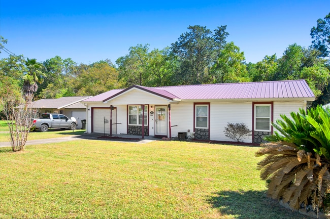 Photo - 3 bed 2 bath home with solar panels and la...
