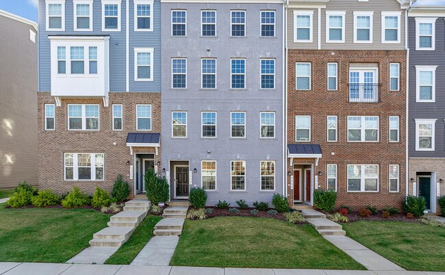 Photo - 6907 Stoddert Ln