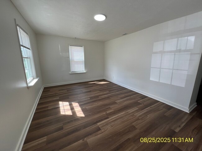 Photo - 1901 N Turner St