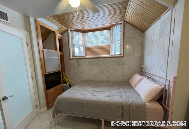 Photo - 235 Savin Hill Ave Unidad B