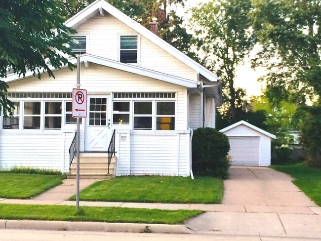 Photo - 1220 W Packard St