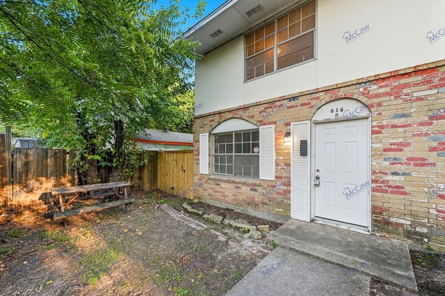 Photo - 616 Moore St Unit D