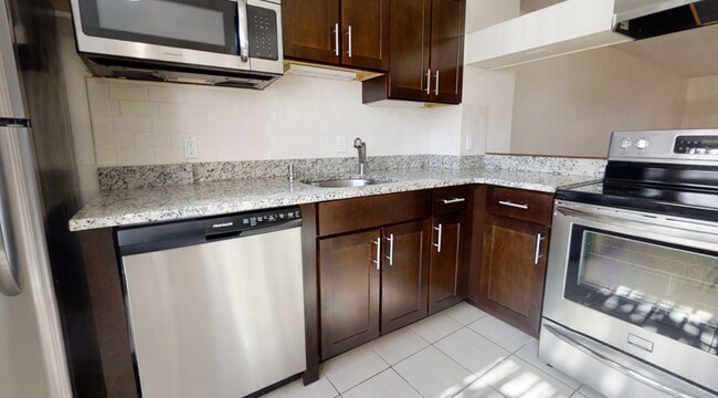 Photo - 144 North Beacon St Unidad #2