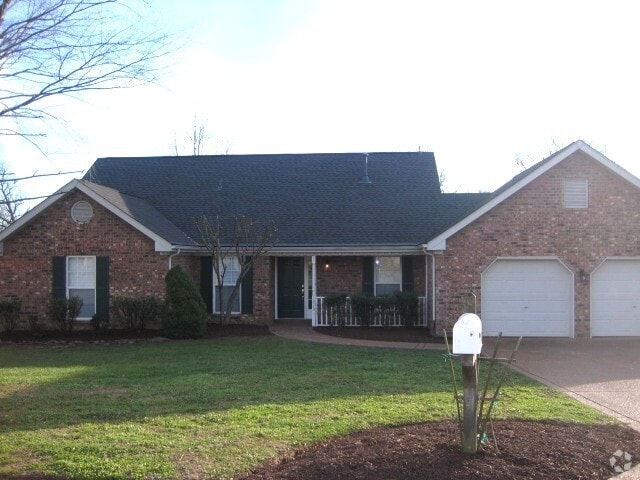 Building Photo - 1013 Victoria Ln W Rental