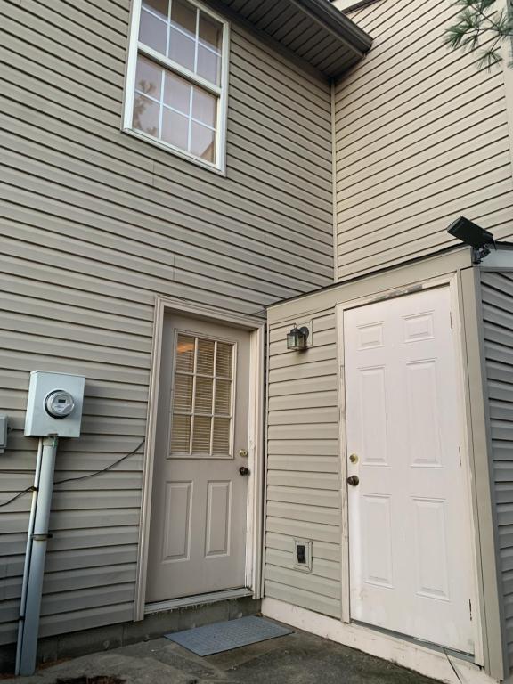 Photo - 1100 Horsemans Ln