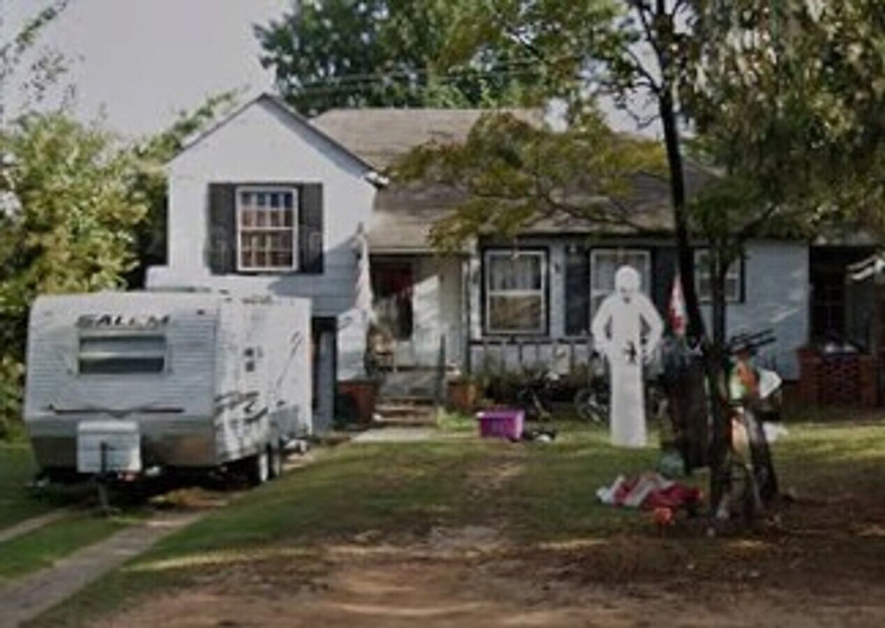 Freshly Updated 3 Bedroom House - Freshly Updated 3 Bedroom House