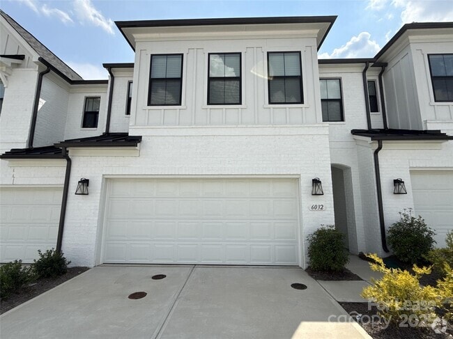 Building Photo - 6032 Mariemont Cir Rental