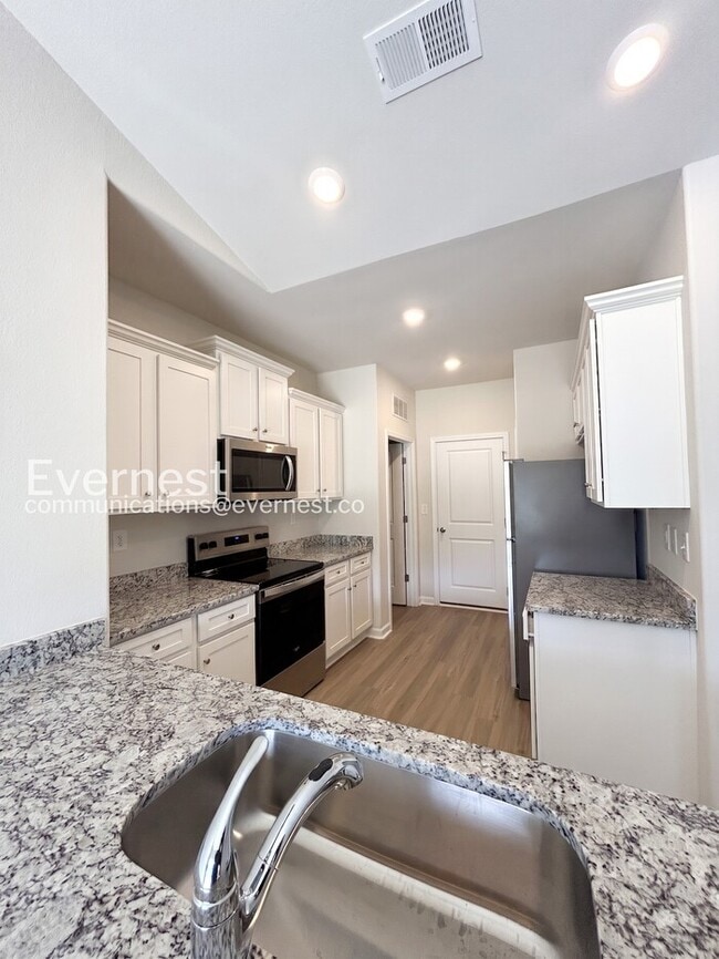 Photo - 221 Aniston Ln