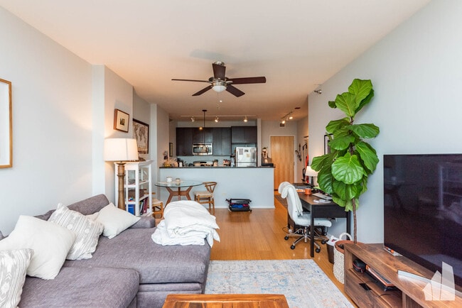 Photo - 125 S Green St Unit 1 bed