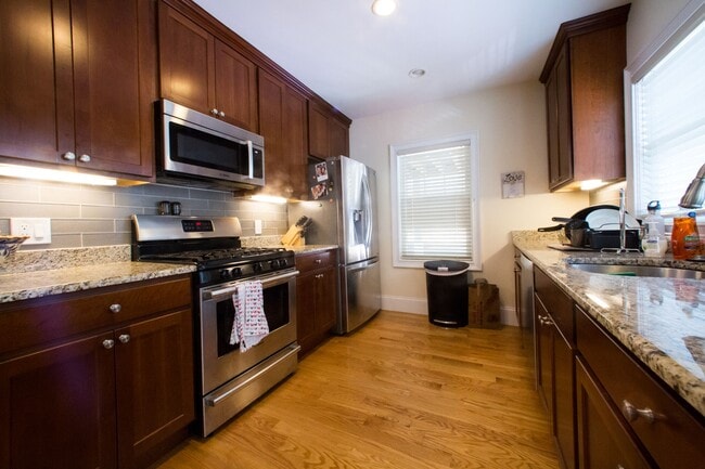 Photo - 37 Beaconsfield Rd Unit 1