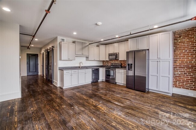 Building Photo - 178 N Broad St Unit 204 Rental