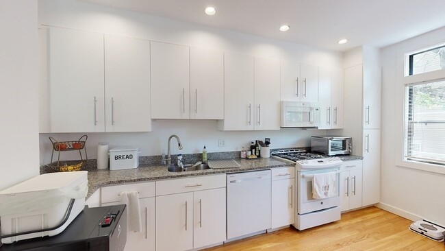 Building Photo - 15 Roberts Rd Unit B Rental