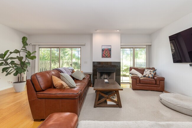 Photo - 152 Finstad Dr