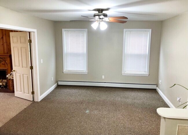 Photo - 142 Washington St