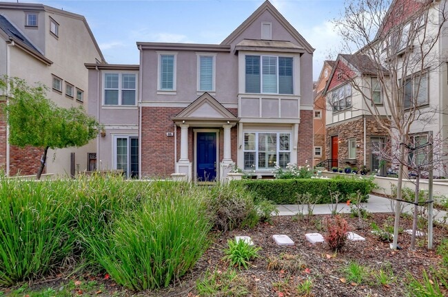 Building Photo - UPGRADED HOME WITH POPULAR FLOOR PLAN ELEG...