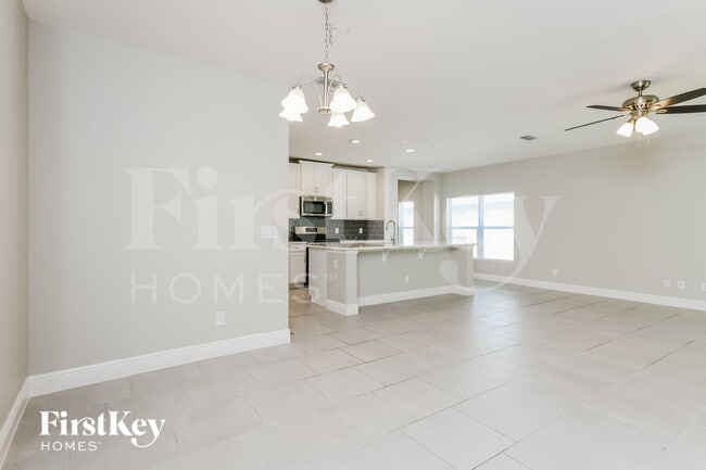 Photo - 689 Blackstone St