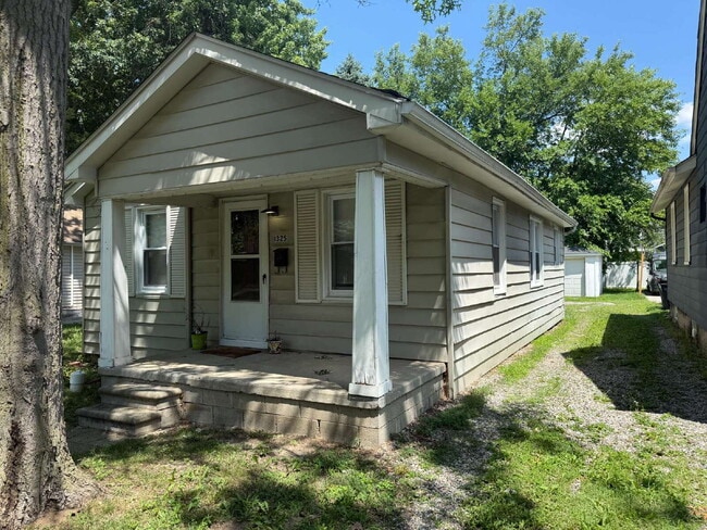 Building Photo - " 2-Bed in Heart of Royal Oak – Cozy 783 Sq Ft Home!"