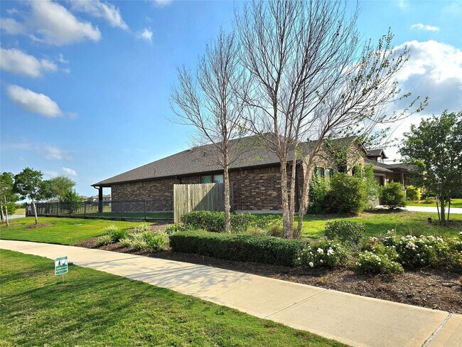 Photo - 18411 Pelham Holw Trl