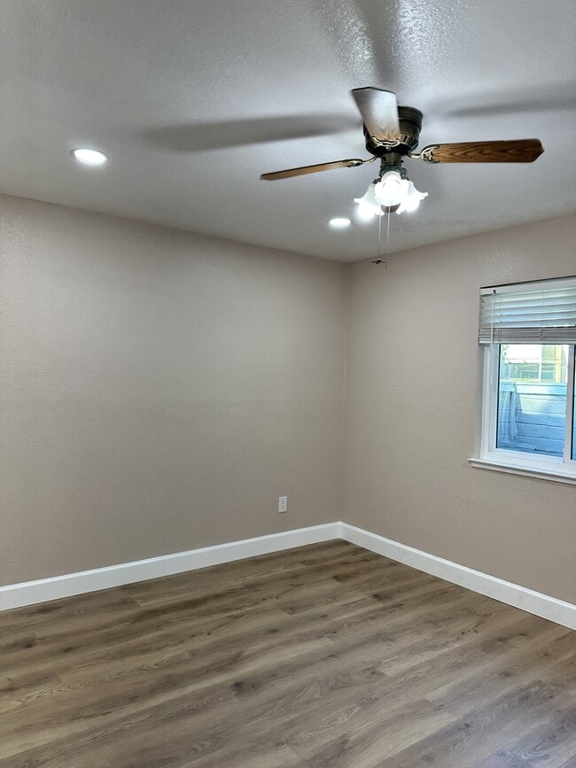 Photo - 9101 Newhall Dr