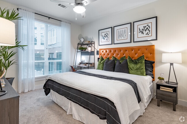 2BR, 2BA - 1085SF - 1st Bedroom