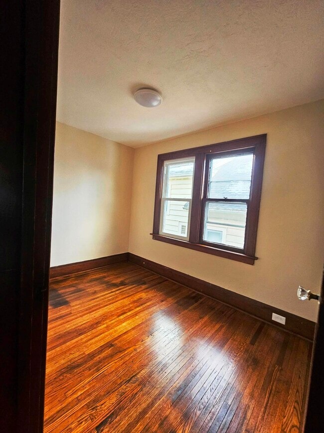 Photo - 536 Winspear Ave Unit Upper