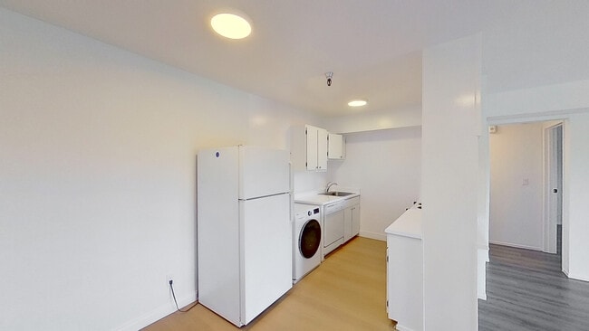 Building Photo - 2033 Castro St Unit 11