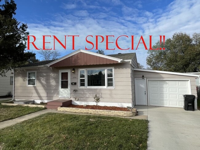 Building Photo - ~ RENT SPECIAL ~ HOLIDAY MERRINESS ~ Spacious 3-Bedroom, 2-Bathroom Home – West Side Location