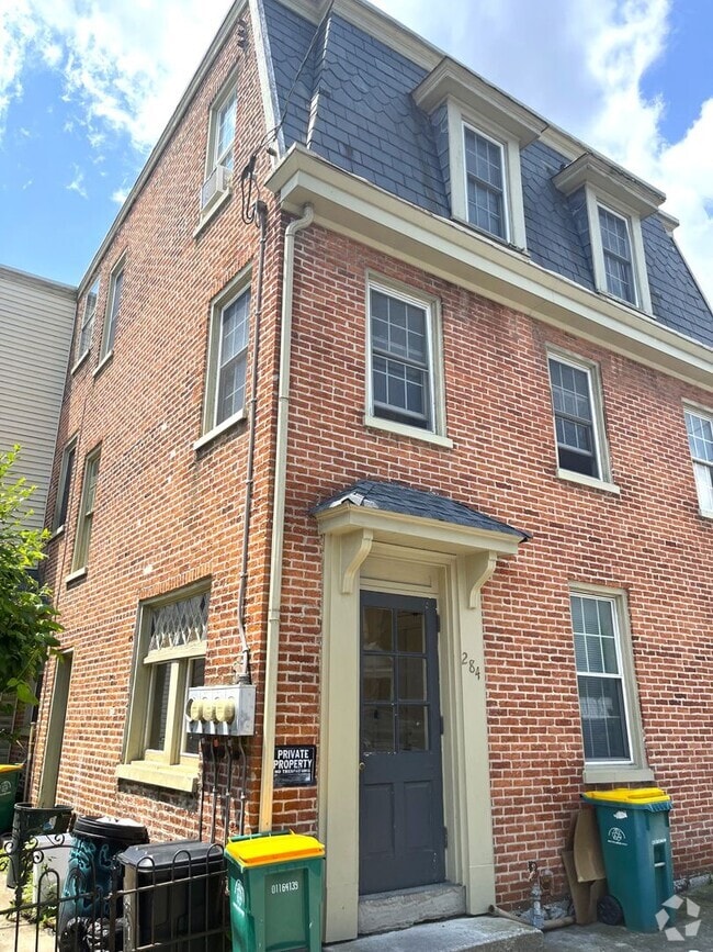 Building Photo - Second-Floor 2 Bedroom / 1 Bathroom Apartm... Rental